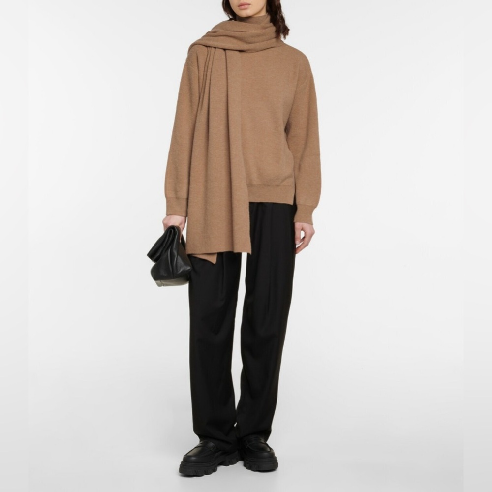 CLEO' SWEATER AND SCARF